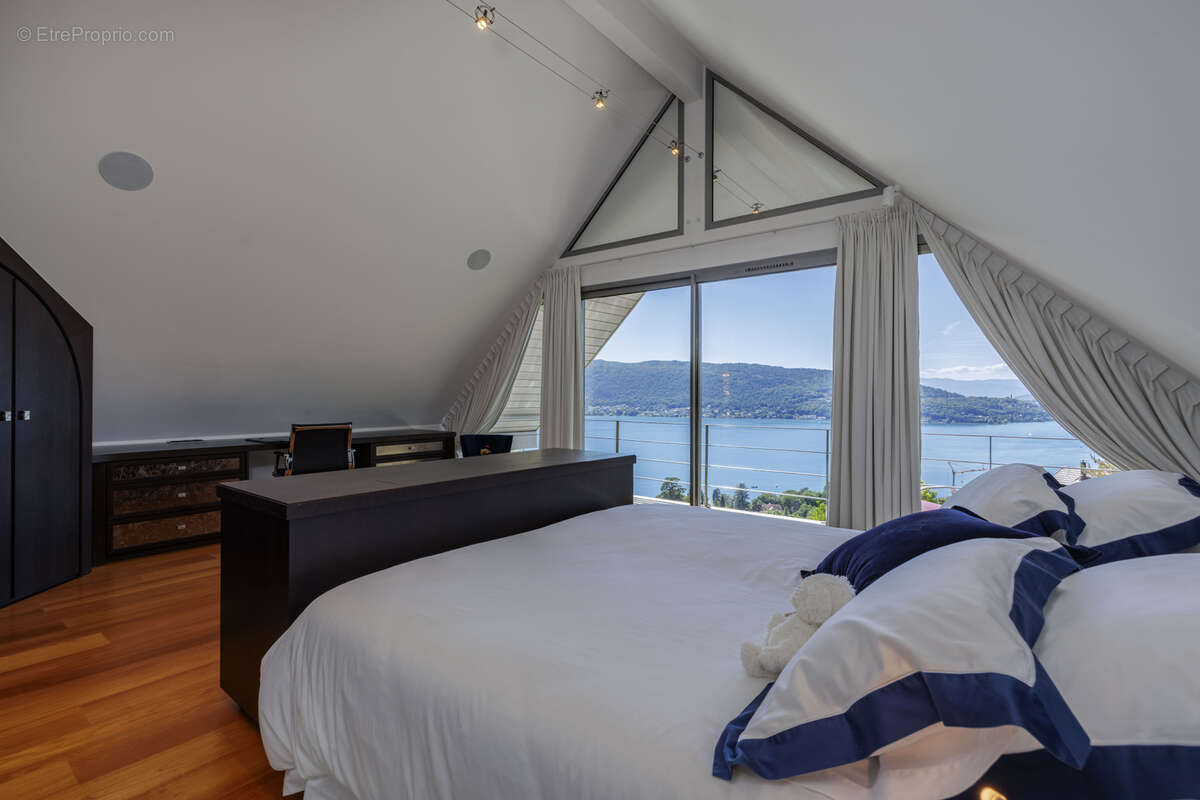 Villa d'exception dominant le lac - photo 23