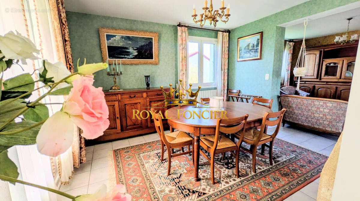 Espace repas - Maison à ANTRAN