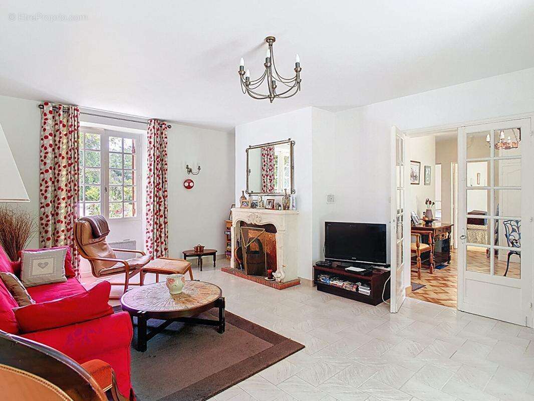 Maison lumineuse avec 4 chambres et piscine - photo 8