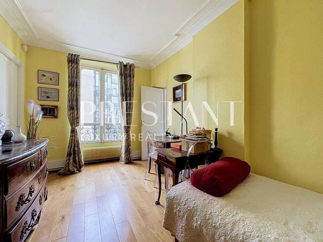 Appartement à PARIS-10E
