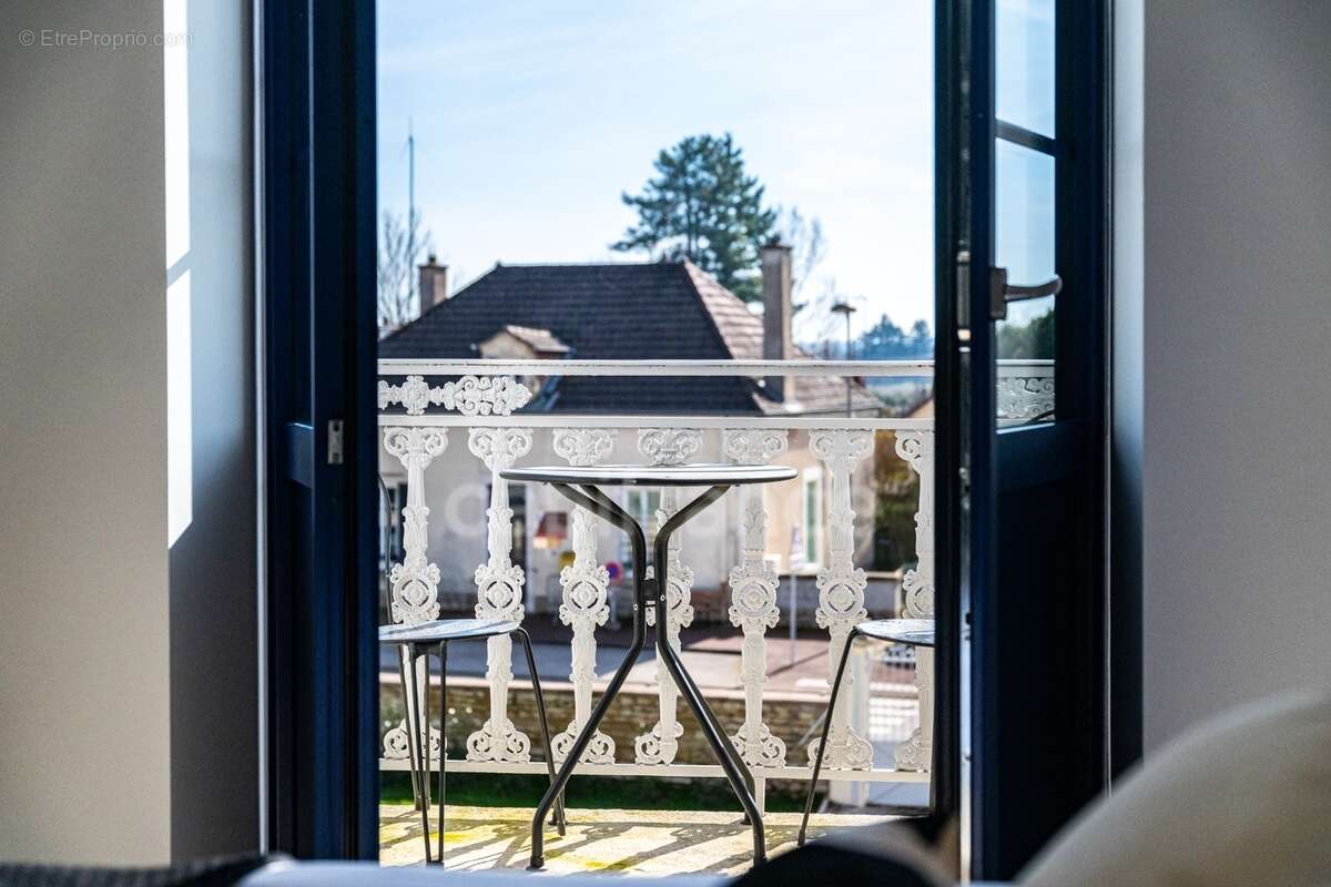 Propriété à vendre composée d'une demeure de Maitre et une deuxième maison avec piscine et jardin - photo 19