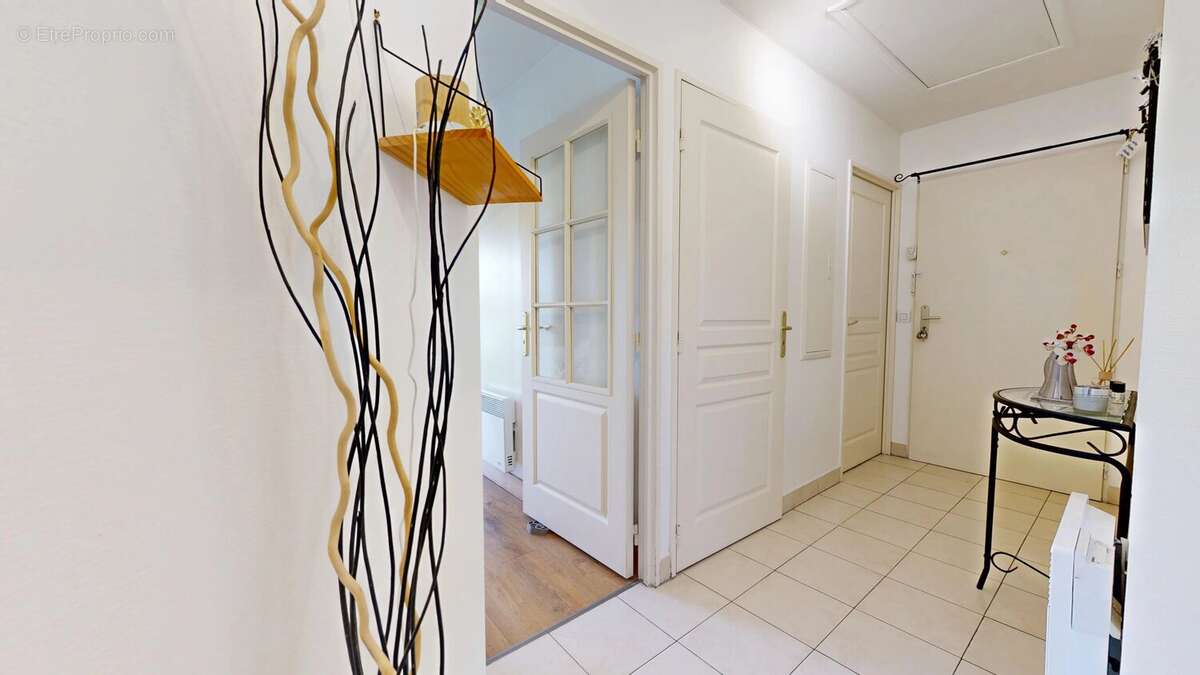Appartement à VAUJOURS