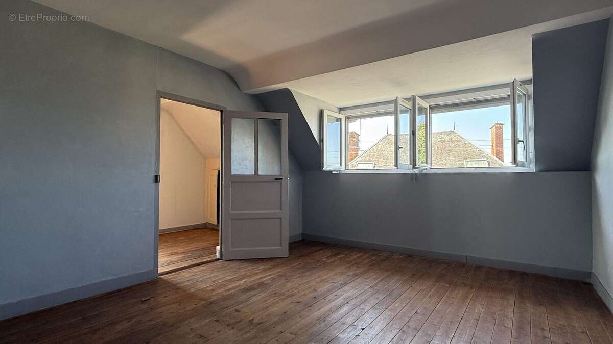 Maison à SAINT-COSME-EN-VAIRAIS