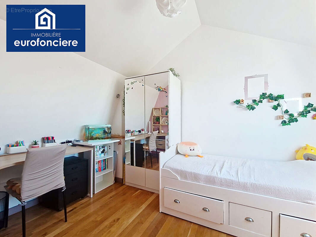 Maison à LA CHAPELLE-SAINT-LUC