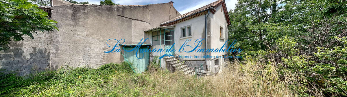 Saint AMBROIX, maison de type F5 mitoyenne à rénover avec terrain de 5517 m2 - photo 12