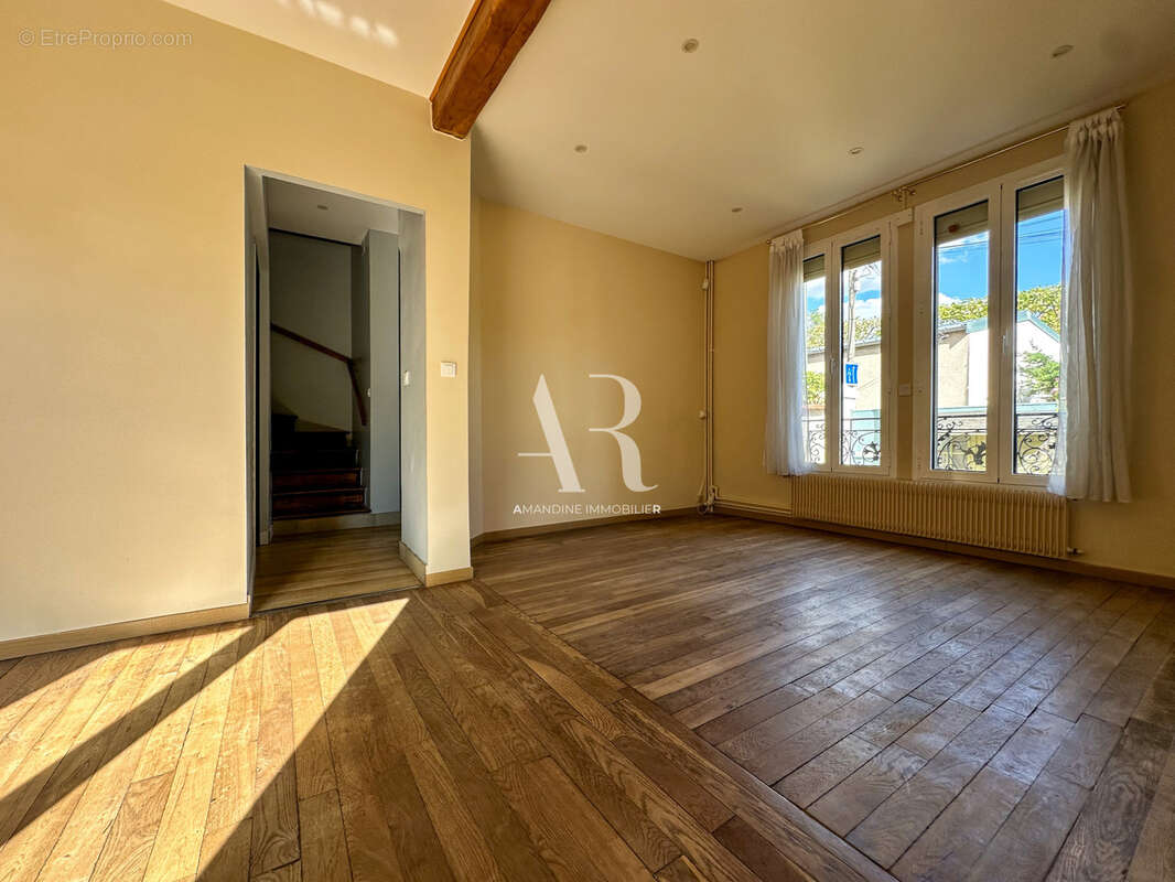 Maison à SAINT-MAUR-DES-FOSSES