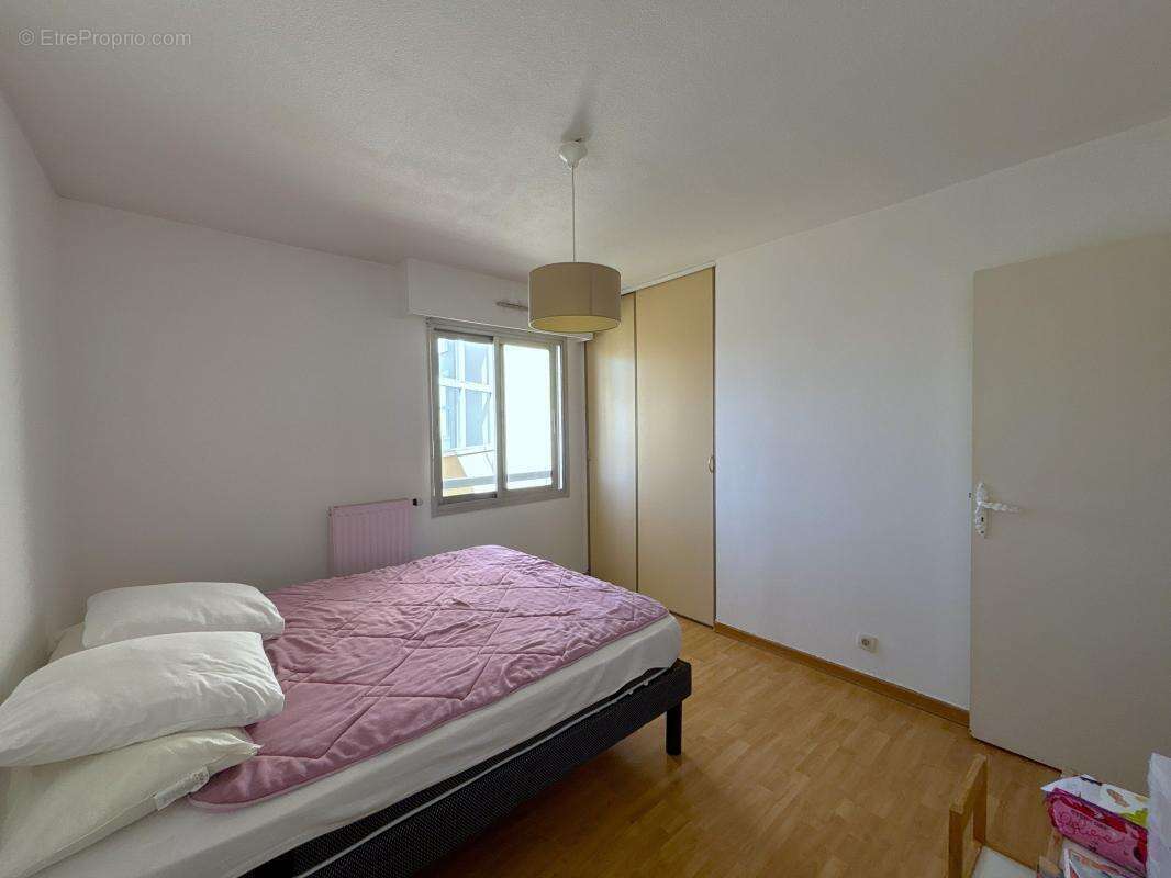Appartement à SAINT-LAURENT-DU-VAR