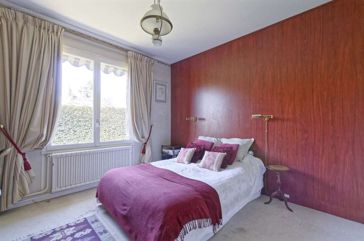 Maison à VERRIERES-LE-BUISSON