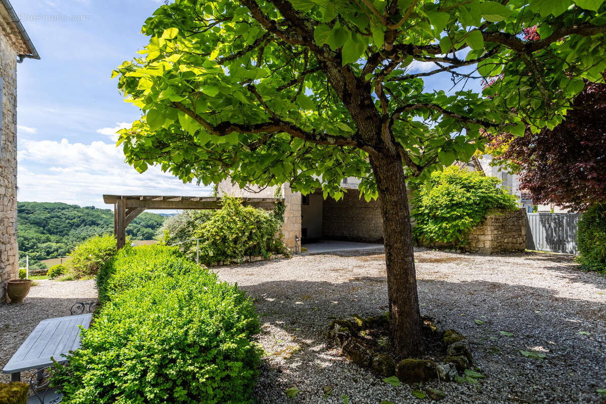 Maison à BEAUVILLE
