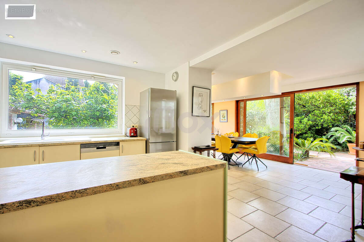 TOULON, Ameniers, superbe maison sur 959m2 de terrain arboré - photo 11
