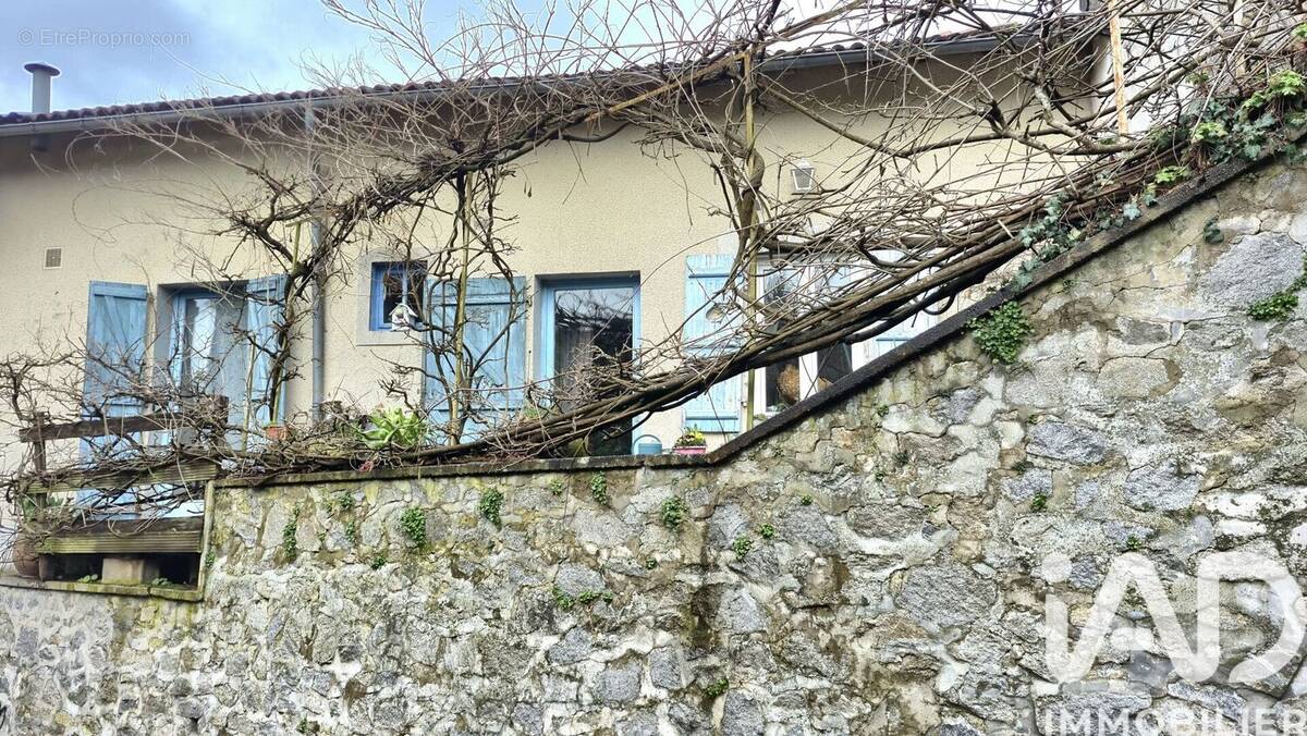 Photo 1 - Maison à SAINT-LEONARD-DE-NOBLAT