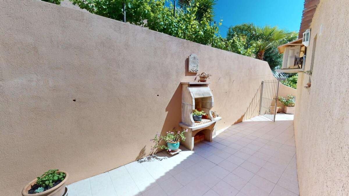 Villa de  plain pied avec vue panoramique sur l'Esterel et garage 2 voitures - photo 13