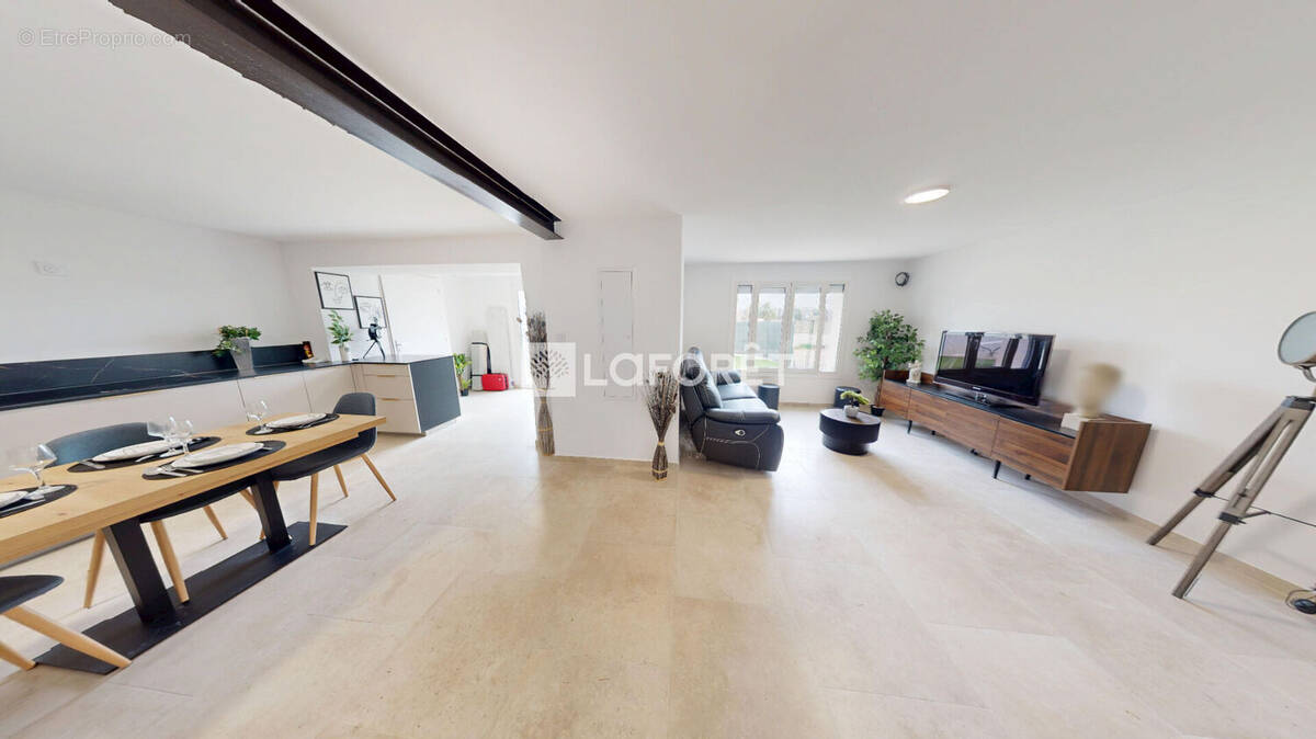 Maison à LA FARE-LES-OLIVIERS