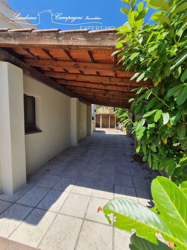 Maison à CHATEAUNEUF-DE-GADAGNE