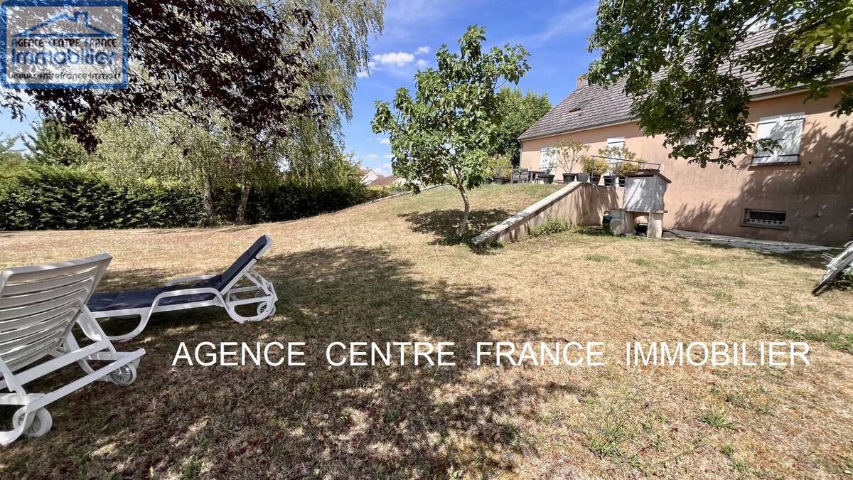 BOURGES. Secteur recherché au calme avec 5 chambres - photo 6