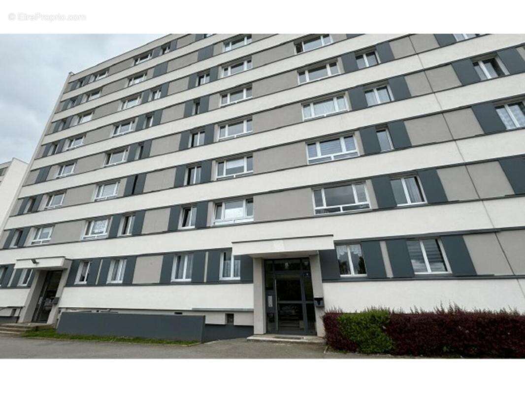 Appartement à LES CLAYES-SOUS-BOIS