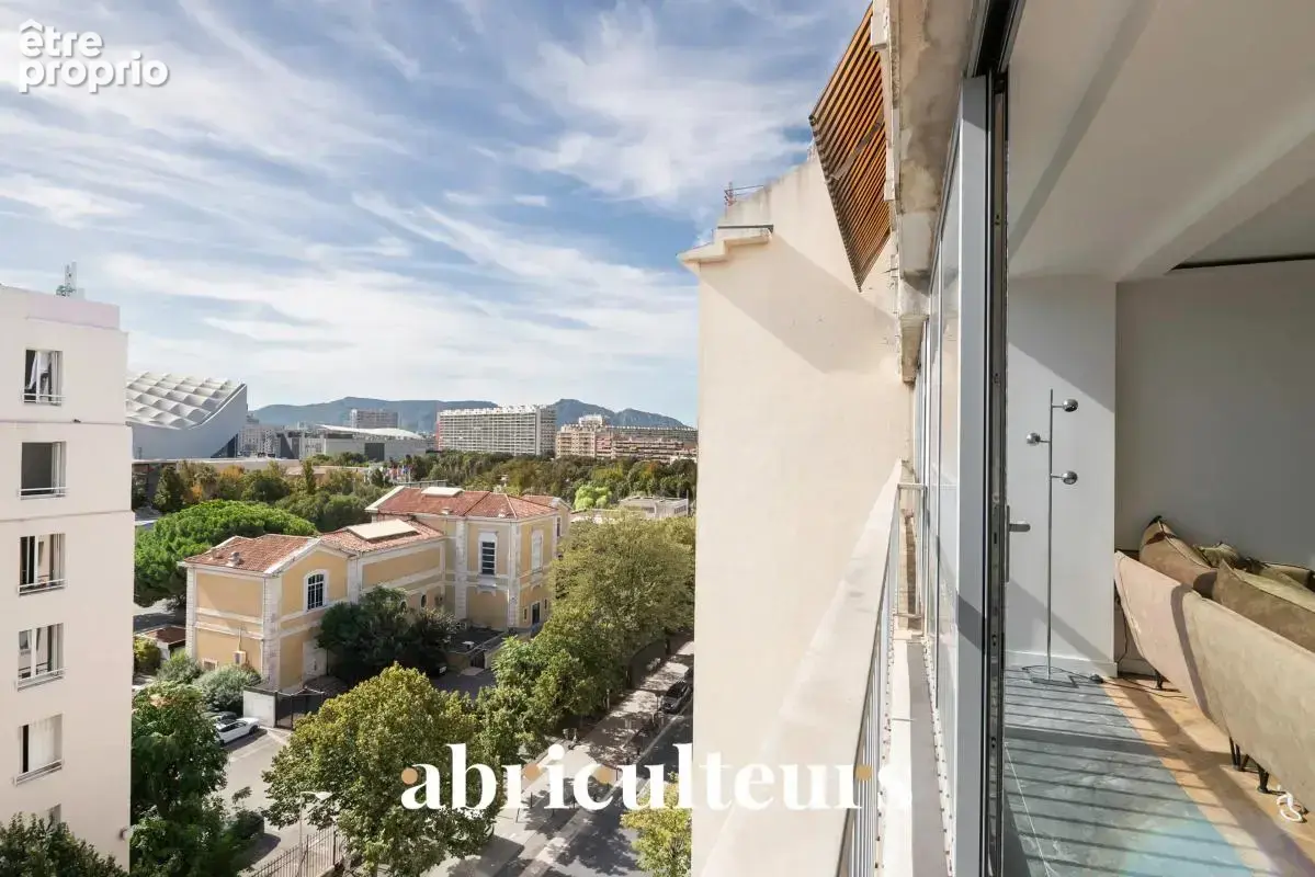 Appartement T4 traversant lumineux en vente à Marseille 13008 - photo 3