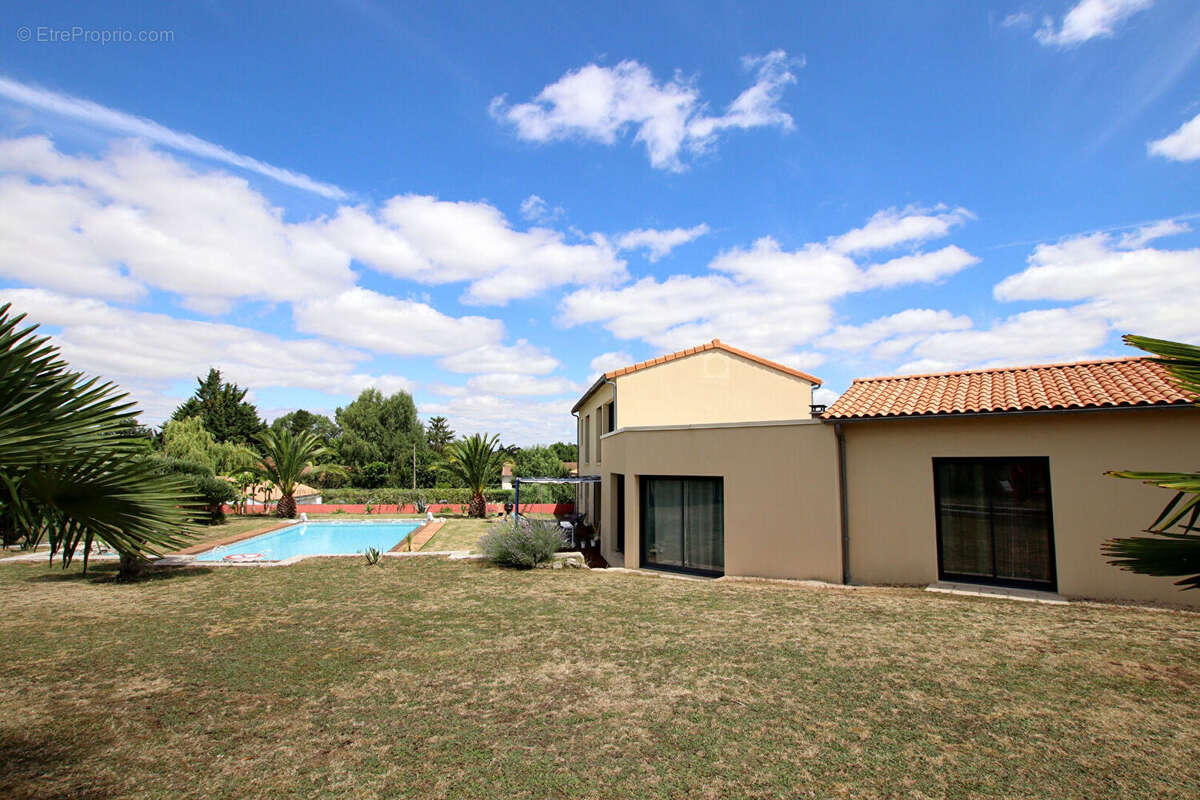 Maison à VOUILLE