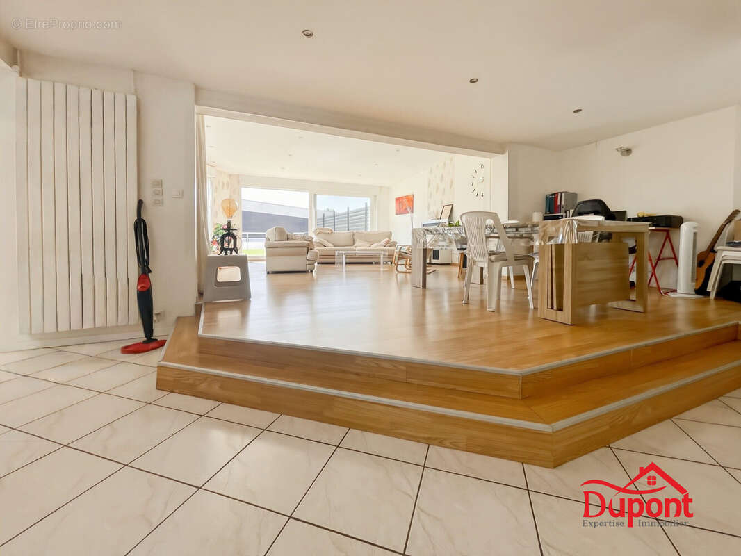 Maison 160 m² à Saint-Quentin  - photo 2