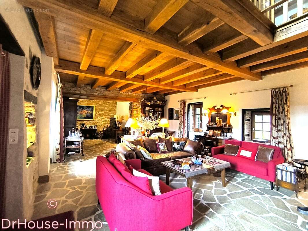 Maison à SAINT-YRIEIX-LA-PERCHE