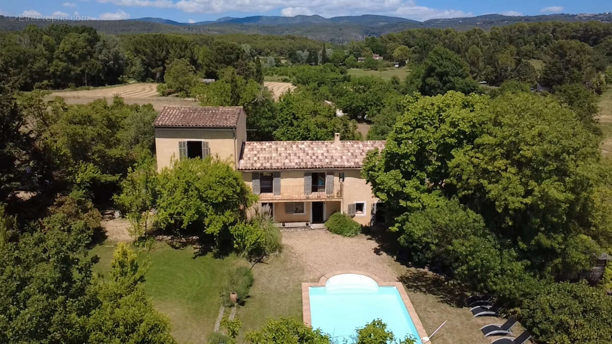 Maison à VILLECROZE