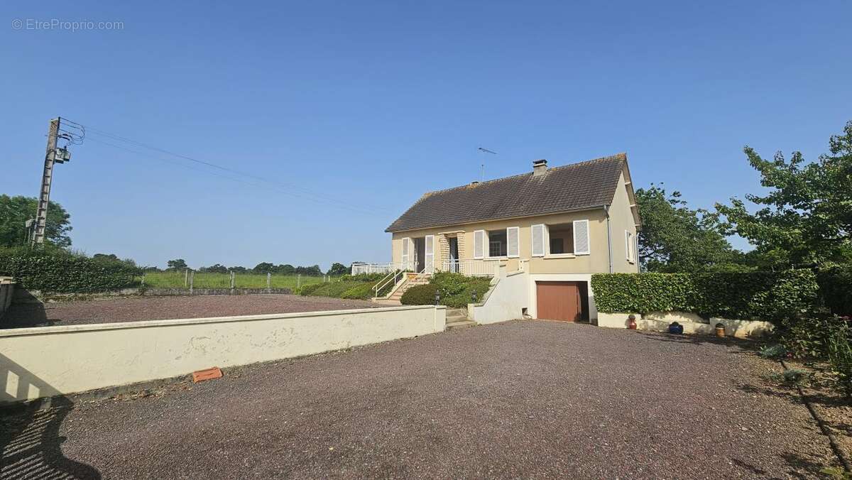 Maison à CAVIGNY