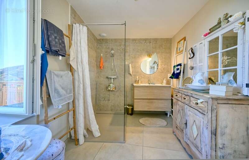 Maison à MONTROMANT