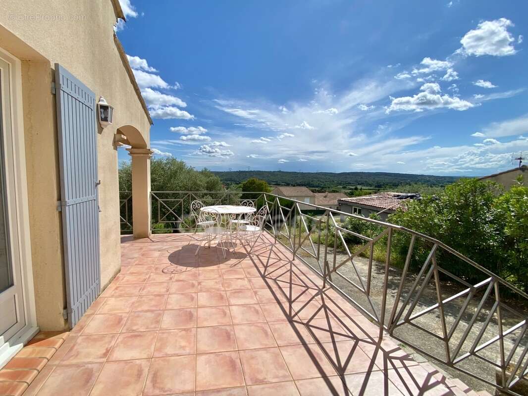 A 5 mn d'UZES (30) Maison de plain-pied 125 m2 avec vue panoramique - photo 5