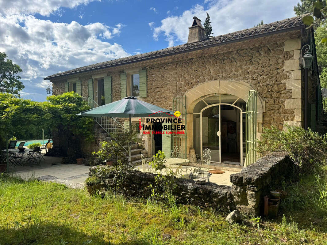 Maison 273 m² à Grillon  - photo 2