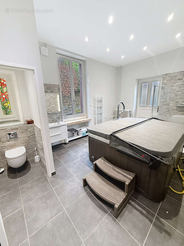 Maison à SAINT-BONNET-LE-CHATEAU