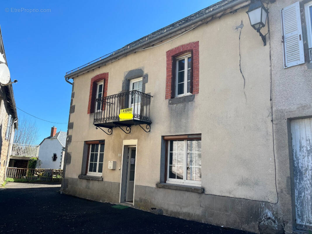 Maison à ANGLARDS-DE-SALERS