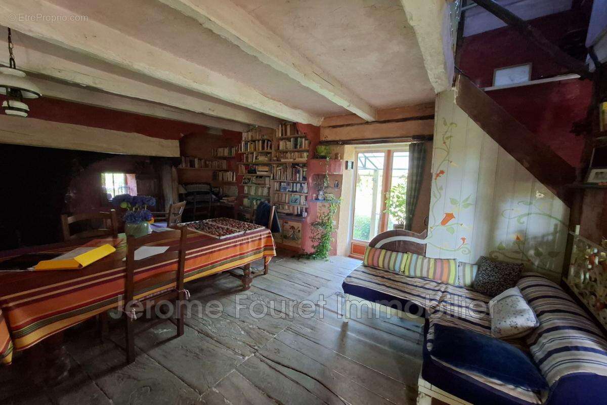 Maison à LAVAL-SUR-LUZEGE