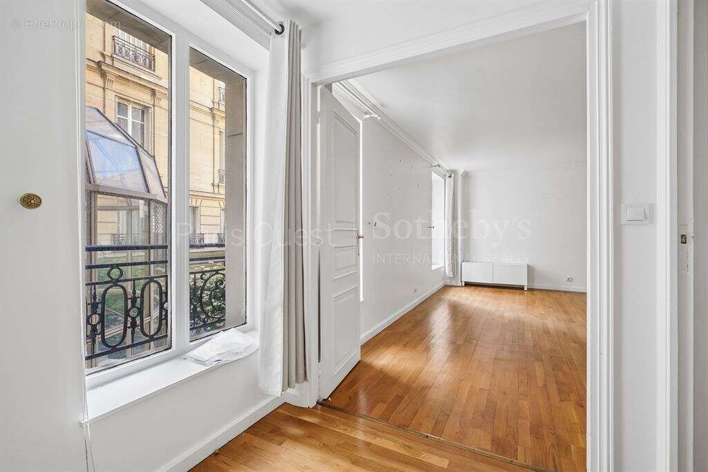 Appartement à PARIS-8E