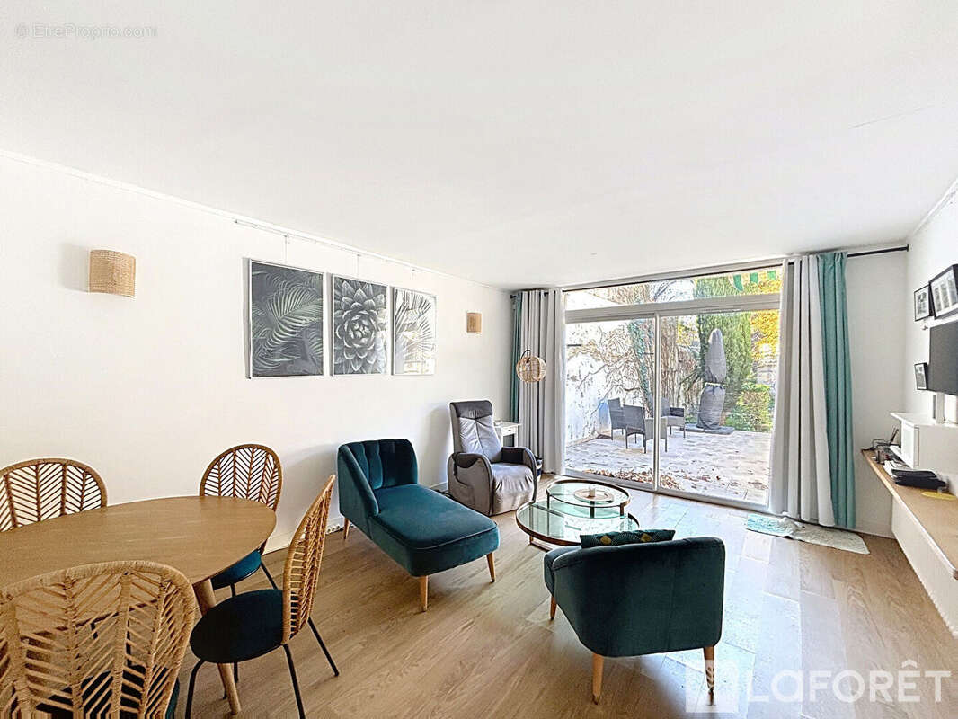 Maison à COURTHEZON