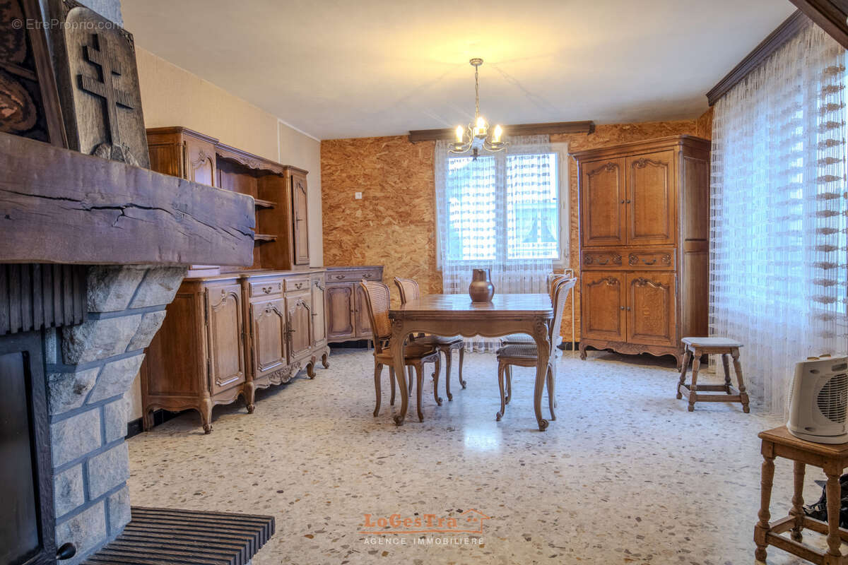 Maison à NEUFCHATEAU