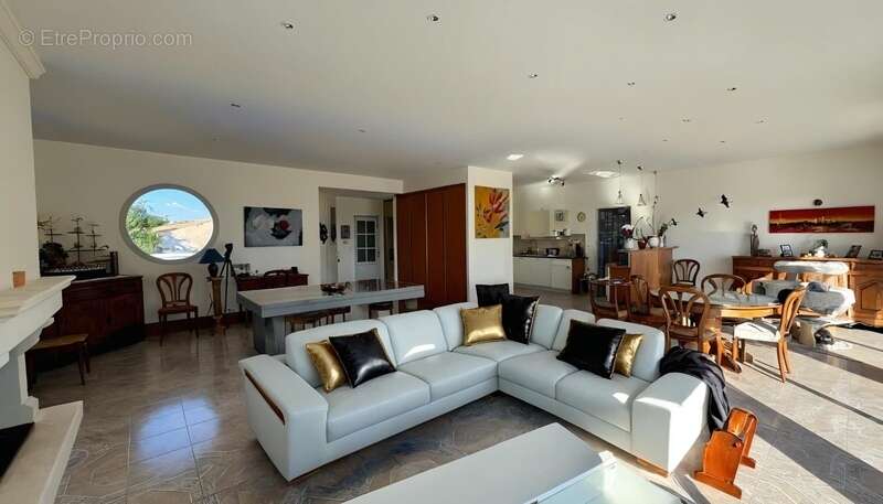 Maison à PORT-DES-BARQUES