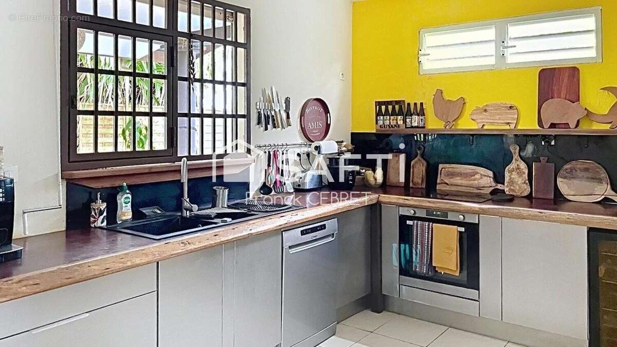 Photo 3 - Appartement à REMIRE-MONTJOLY