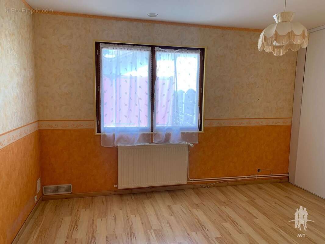 Maison à AZAY-LE-FERRON