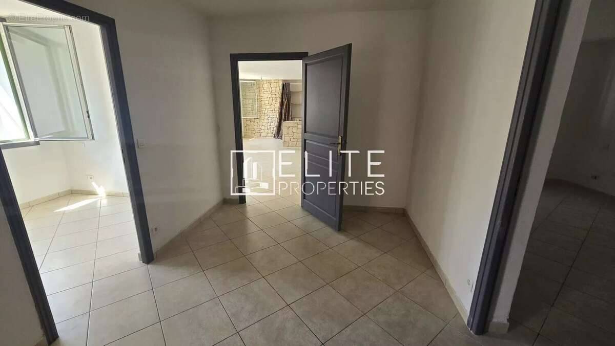 Appartement 4 pieces 102m² + parking - vallauris - photo 9