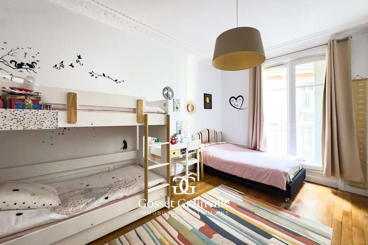 Appartement à NEUILLY-SUR-SEINE