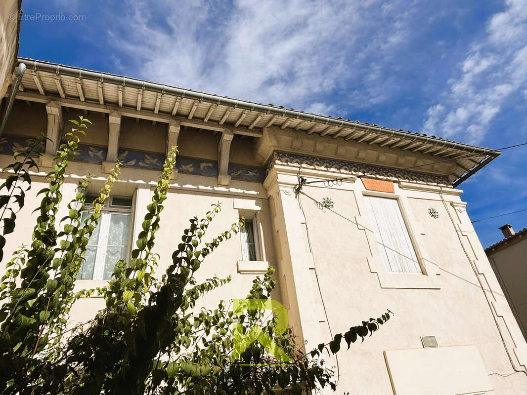 Paulhan - maison de ville de charme- local commercial- garage-cour - photo 4