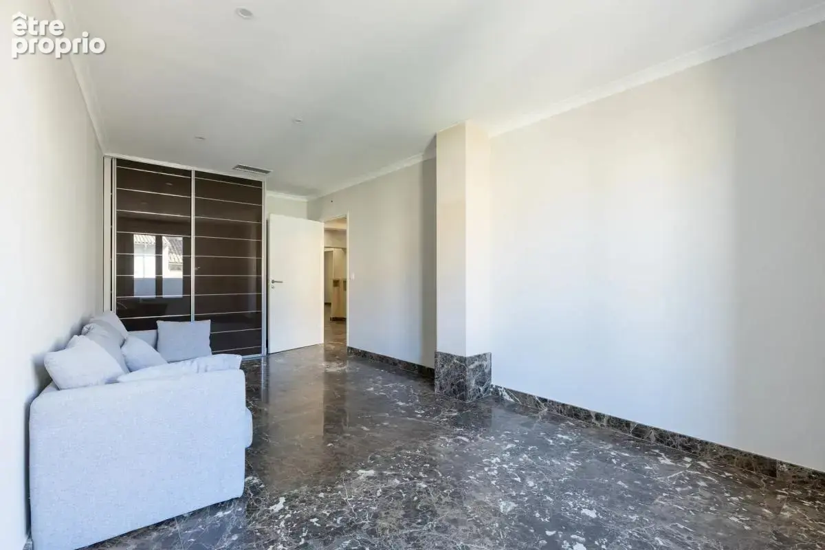 Appartement ensemble de bureaux 6 pièces de 152 m² à Avignon - photo 15