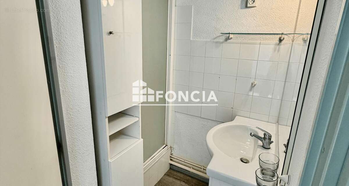  T2 rénové avec loggia et vue lac imprenable – Secteur très recherché de la Coudalère  - photo 8