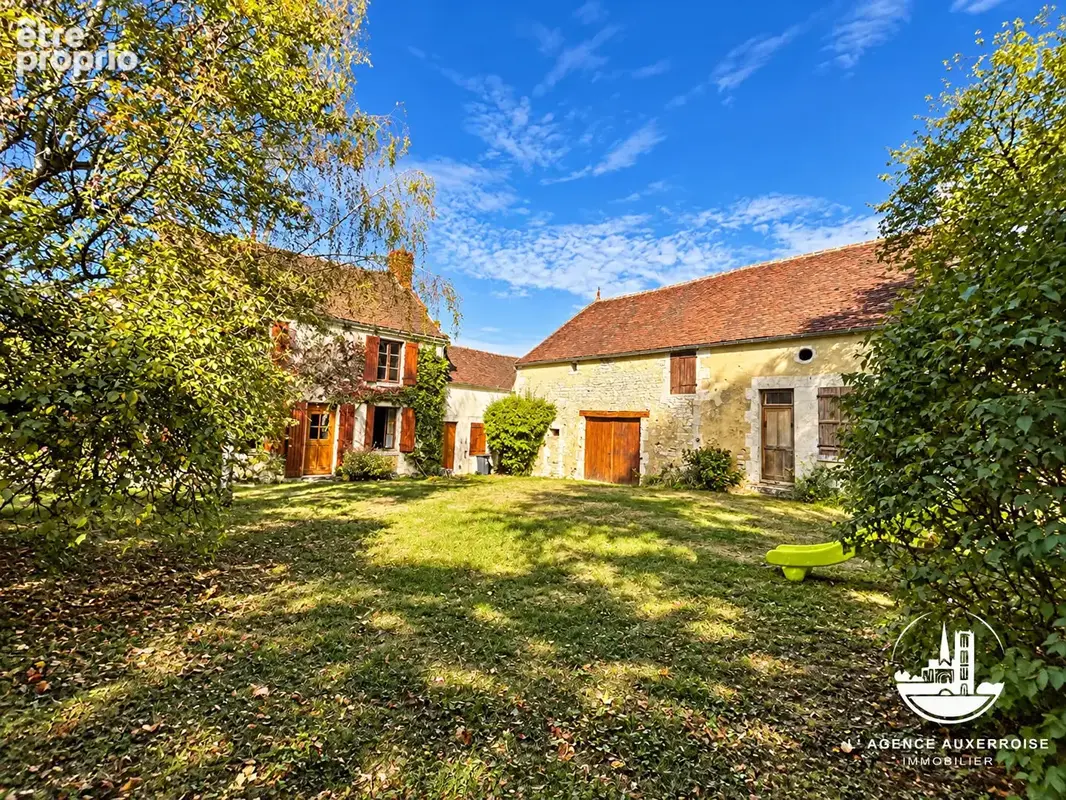 Ouanne  maison de caractère avec dépendances, au calme et vue sur la campagne - photo 1