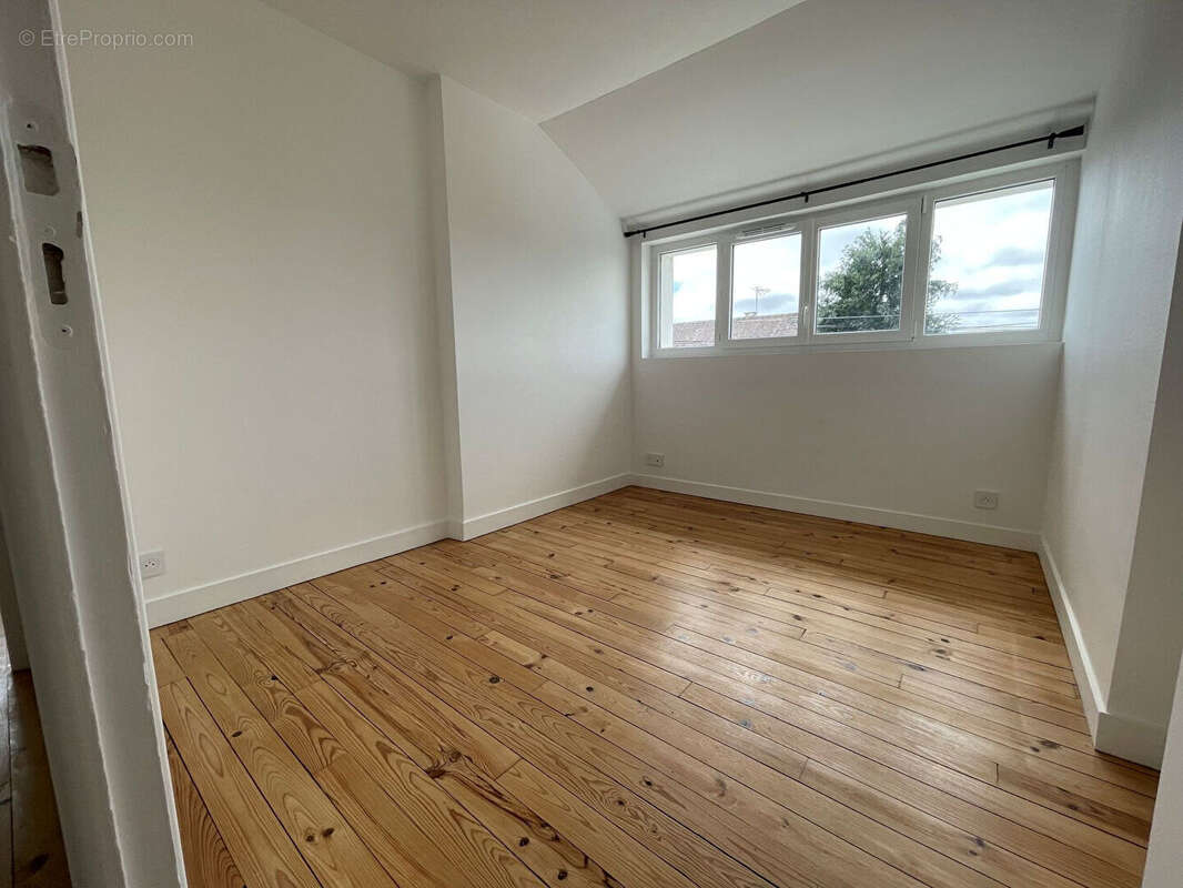 Quartier SAINT PAUL- LA MALADRERIE  maison de 5  pièces rénovée intérieurement sur un terrain de 359m² - photo 9