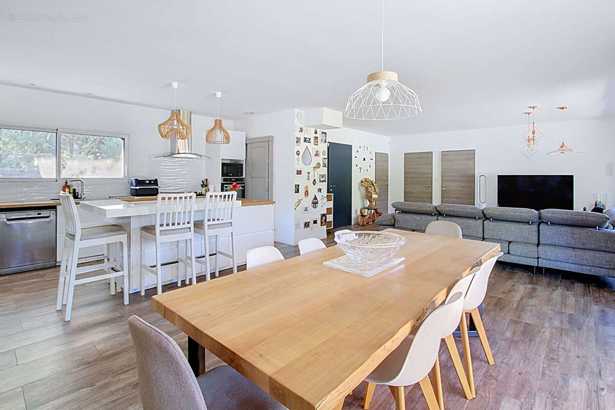 A VENDRE ! Maison contemporaine à Draguignan de 159 m² avec piscine et double garage - photo 4
