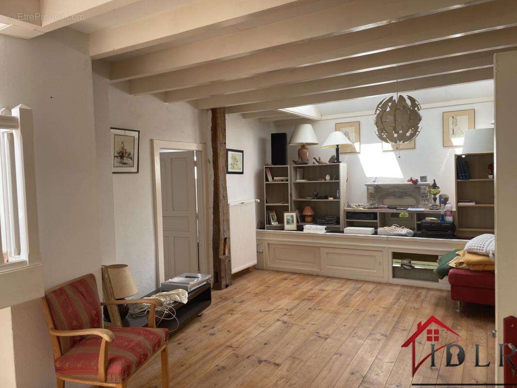 Une maison de caractère aux volumes généreux sur le secteur - photo 4