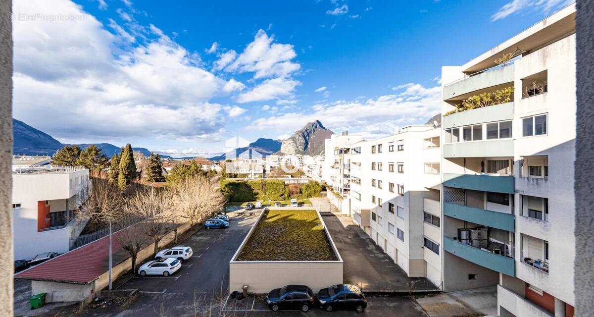 Appartement à FONTAINE