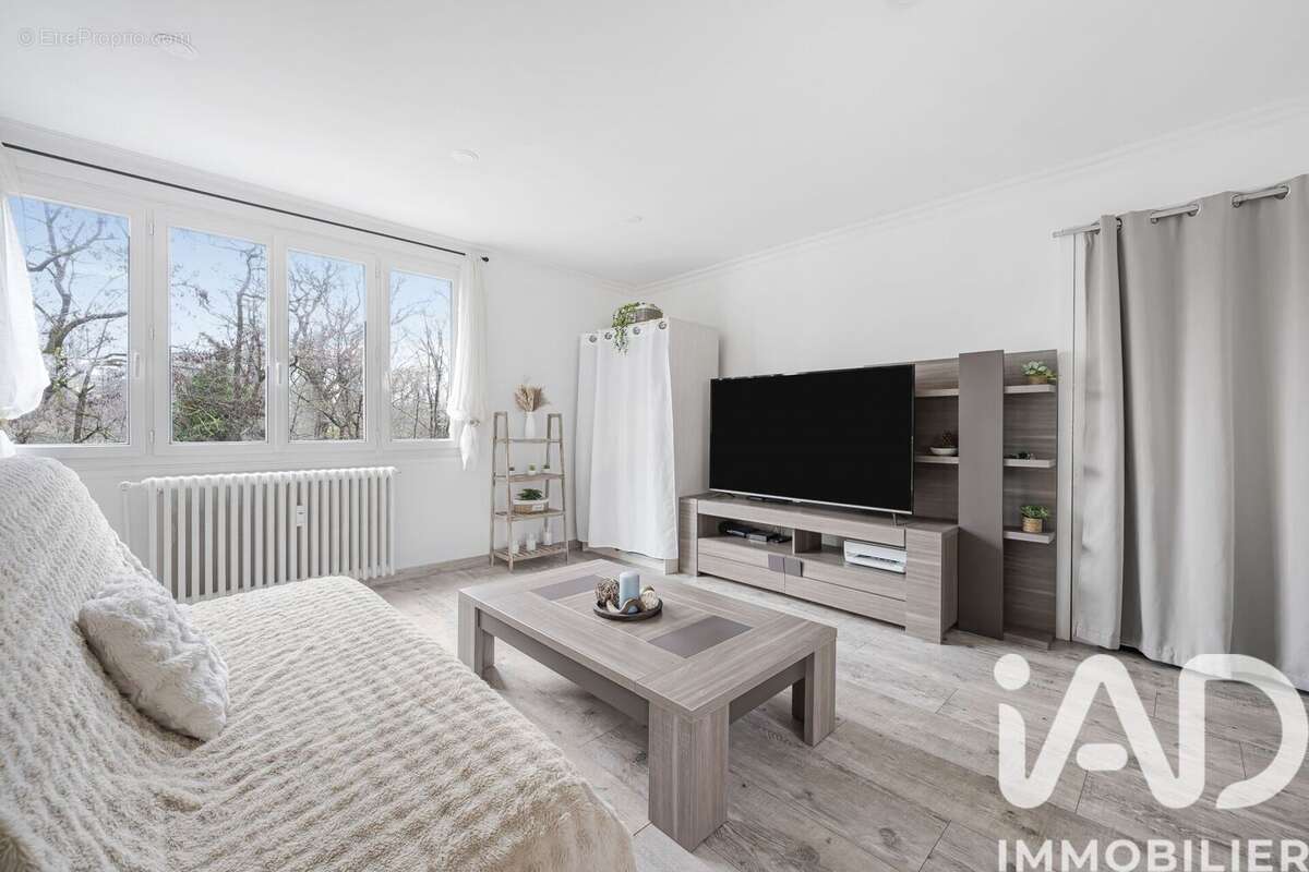 Appartement 89 m² à La Celle-Saint-Cloud  - photo 2