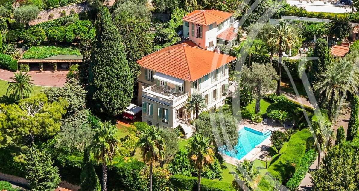 Une villa Belle Époque intemporelle dans un domaine privé à quelques pas d'une plage praticable - photo 4